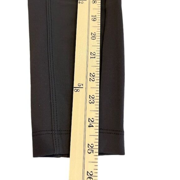 ATHLETA Headlands Hybrid High Rise Cargo Legging Black Zipper Pockets Size 2P - Picture 11 of 12
